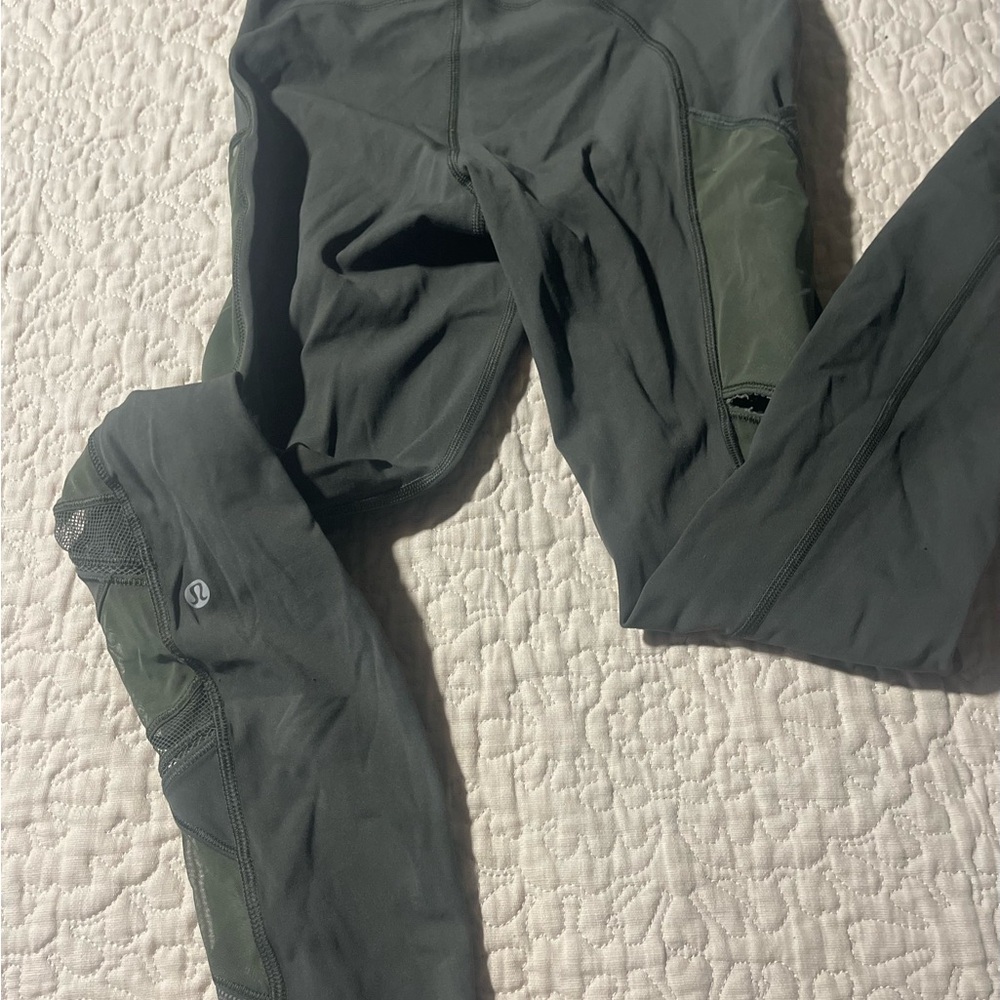 Lululemon Speed Up Skinny Leggings in‎ olive green with mesh details size 4 - Picture 5 of 9